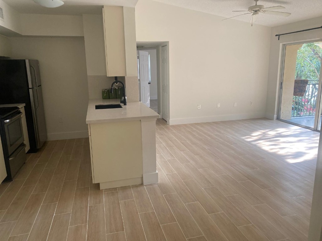 2457 Centergate #302 Miramar, FL 33025