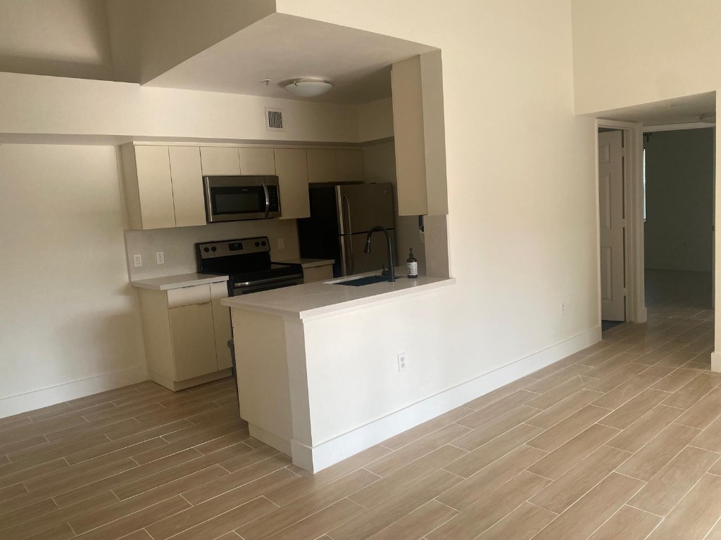 2457 Centergate #302 Miramar, FL 33025