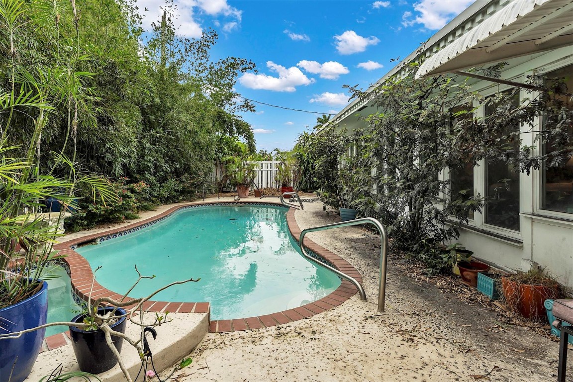 2162 NE 65th Fort Lauderdale, FL 33308