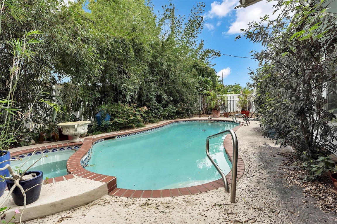 2162 NE 65th Fort Lauderdale, FL 33308