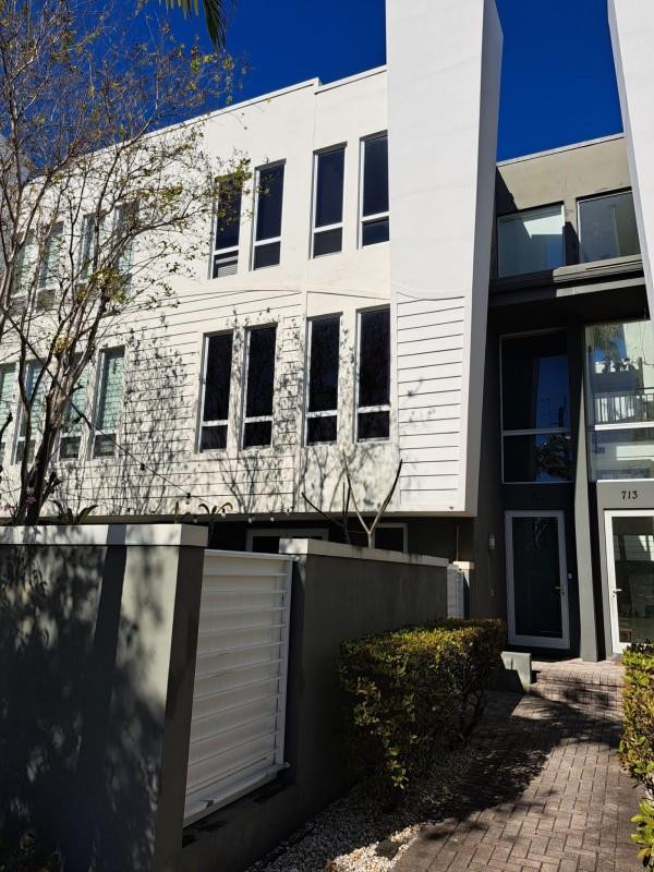 711 SE 16th