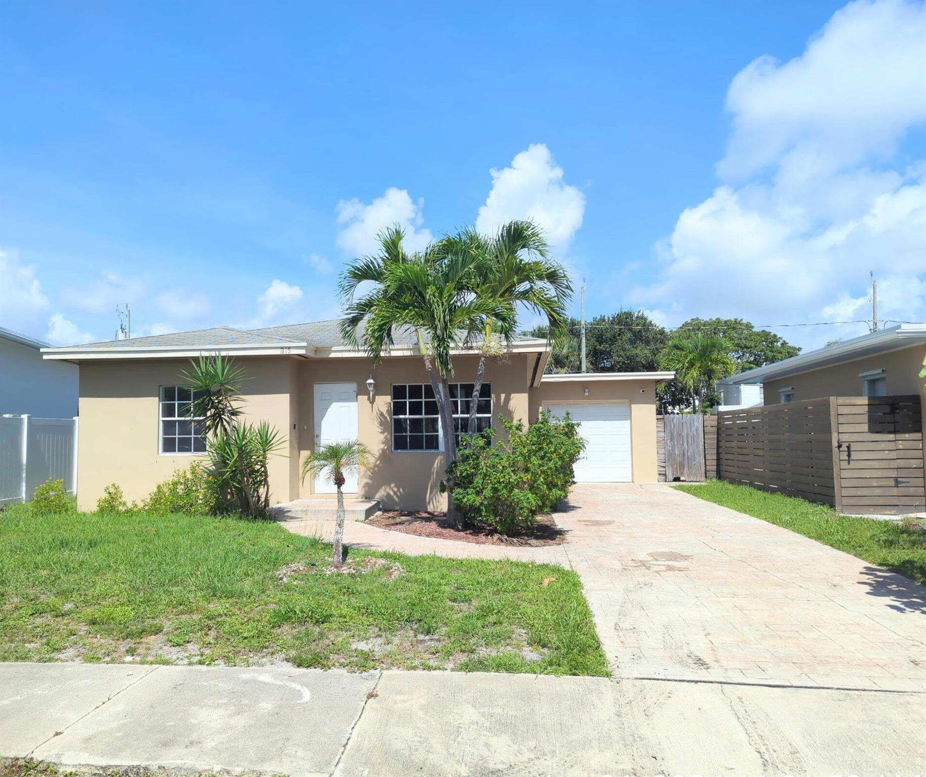815 N Ocean Breeze
