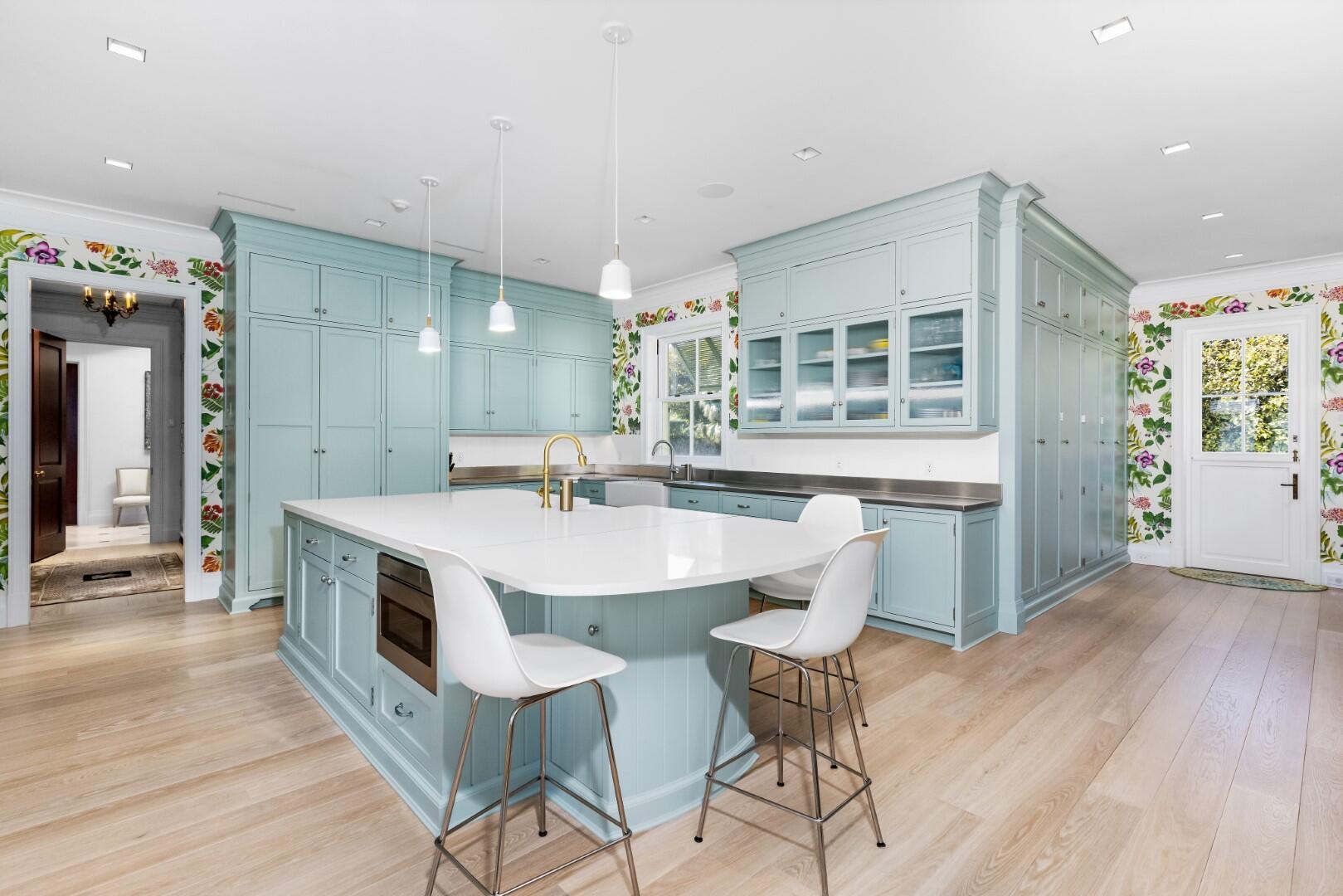 710 S County Rd Palm Beach, FL 33480