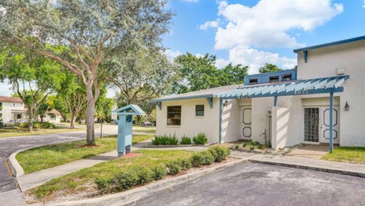 4029 SW 68th Way #1-I