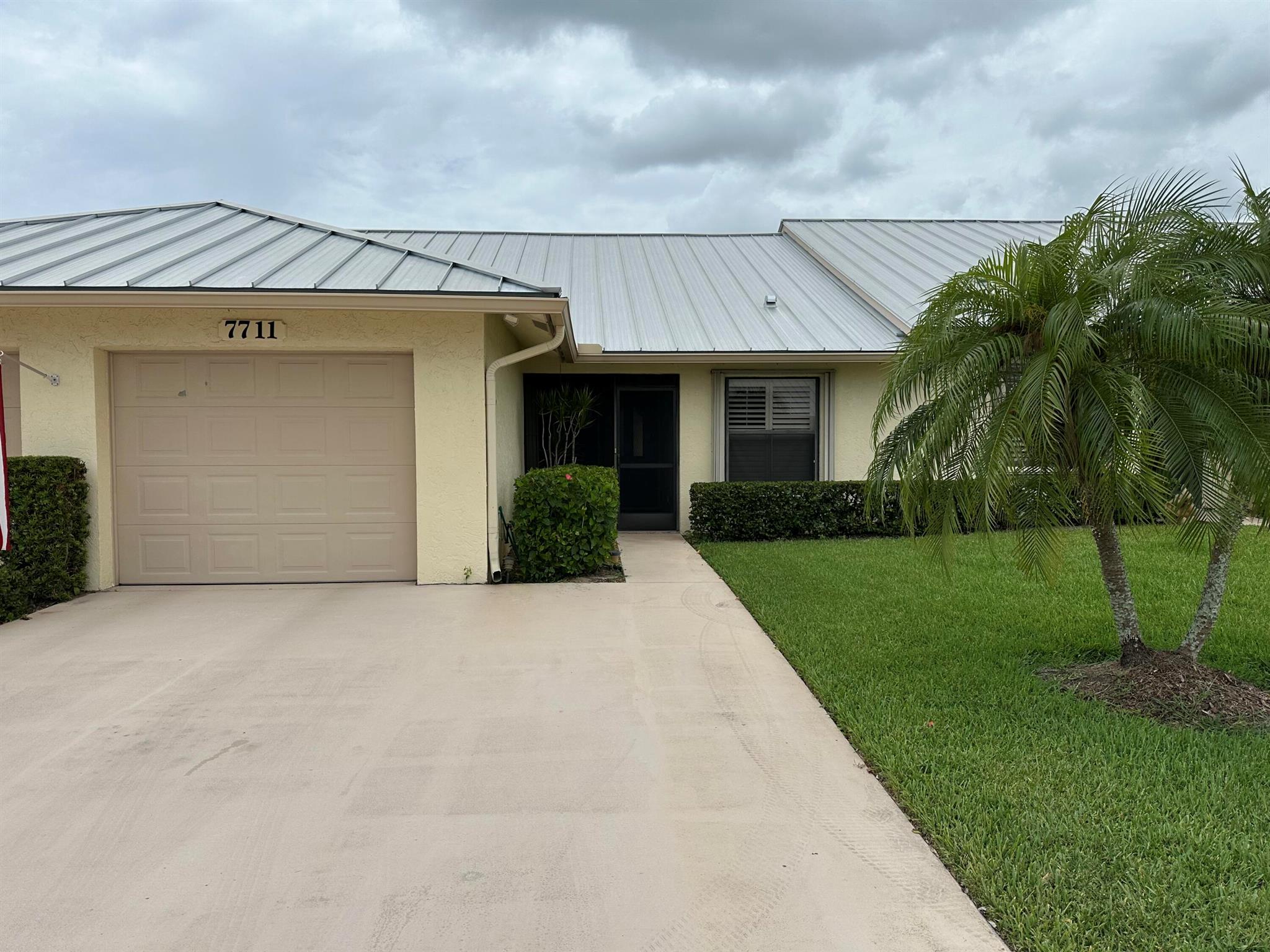 7711 SE Sugar Sand Cir