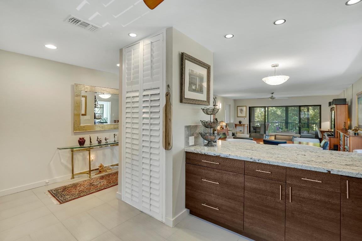 102 Clubhouse Jupiter, FL 33477