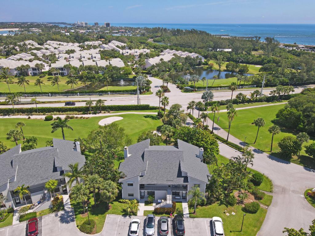 102 Clubhouse Jupiter, FL 33477