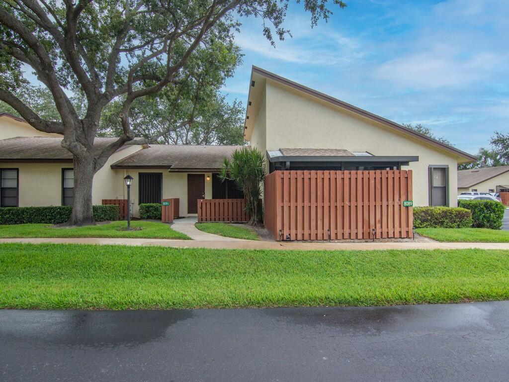 8091 SE Villa Cir