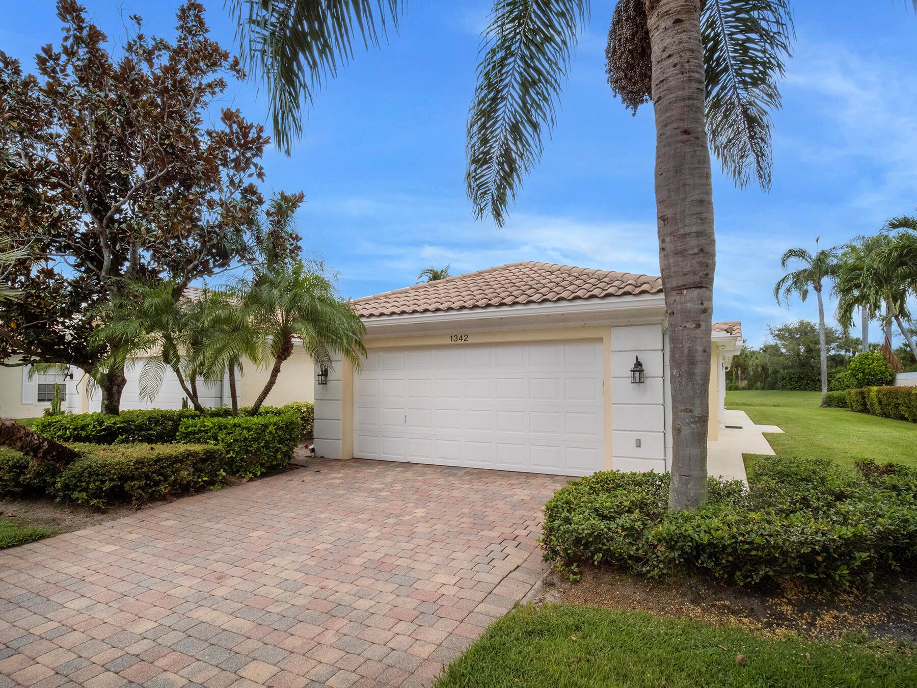 1342 Saint Lawrence Dr