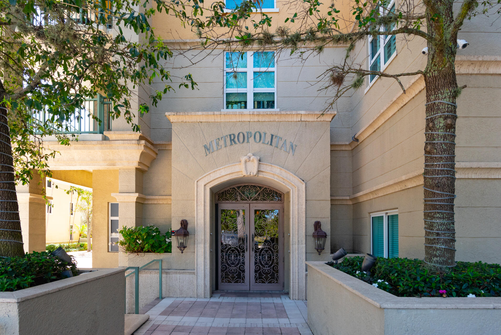 403 S Sapodilla Ave #207