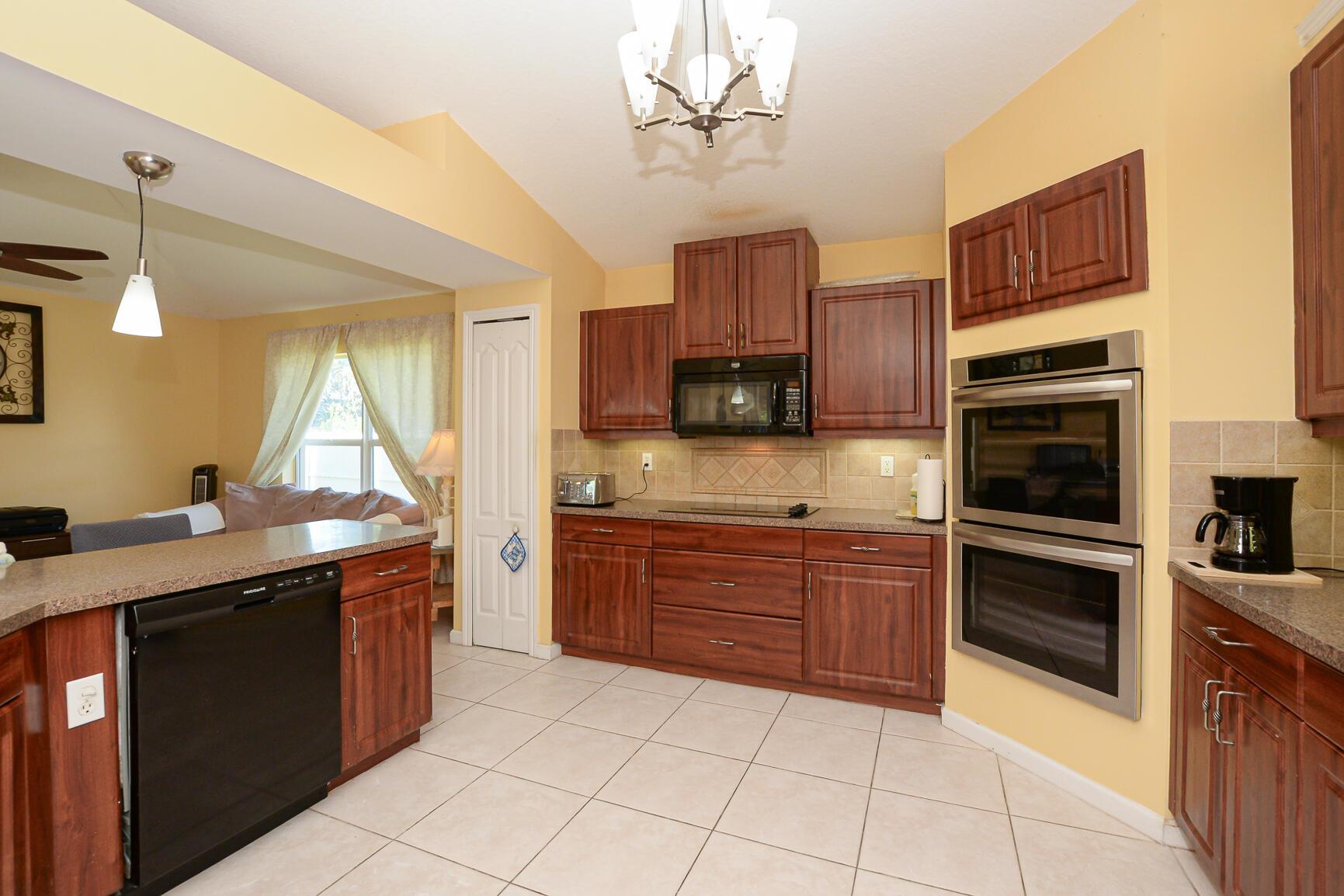 2119 SW Azure Ave Port St Lucie, FL 34953