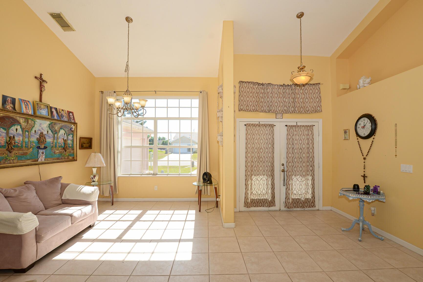 2119 SW Azure Ave Port St Lucie, FL 34953