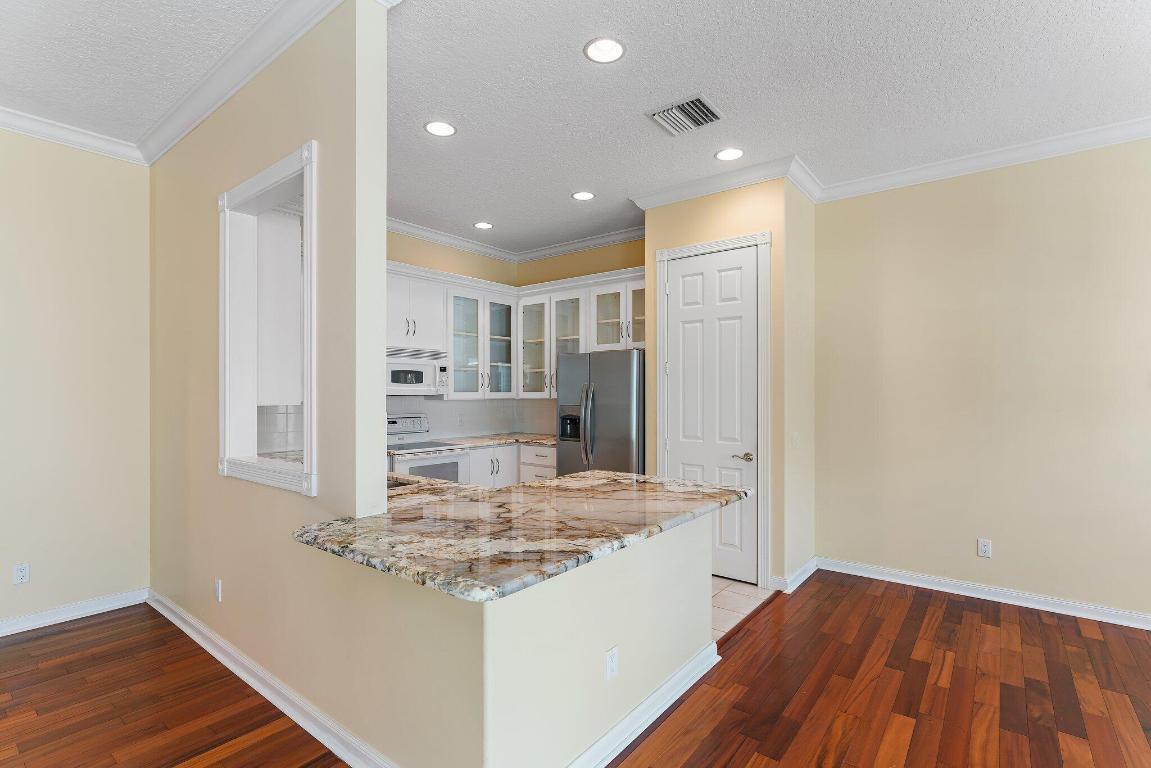 215 New Hvn Jupiter, FL 33458