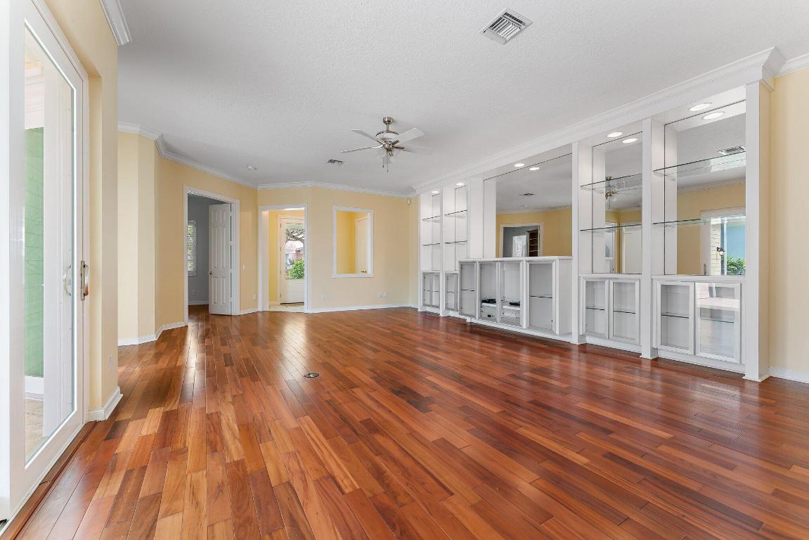 215 New Hvn Jupiter, FL 33458