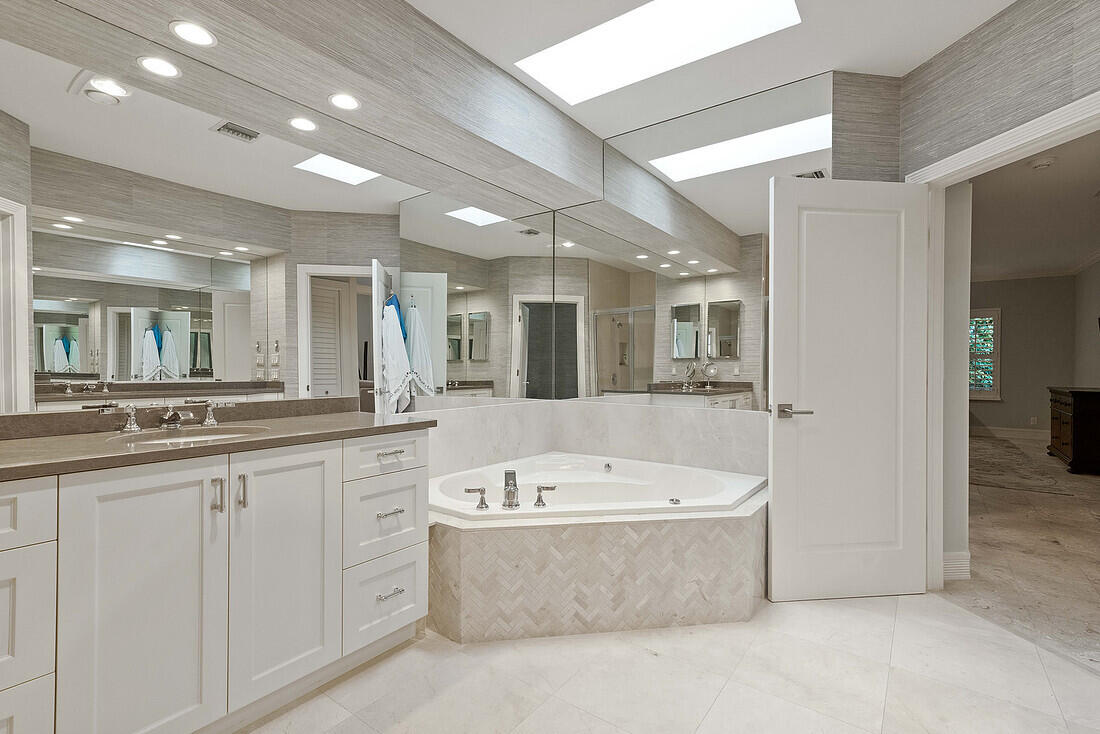 2901 Captains Jupiter, FL 33477