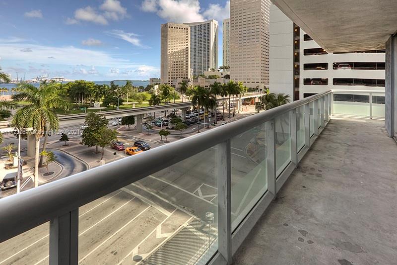 50 Biscayne Blvd #512