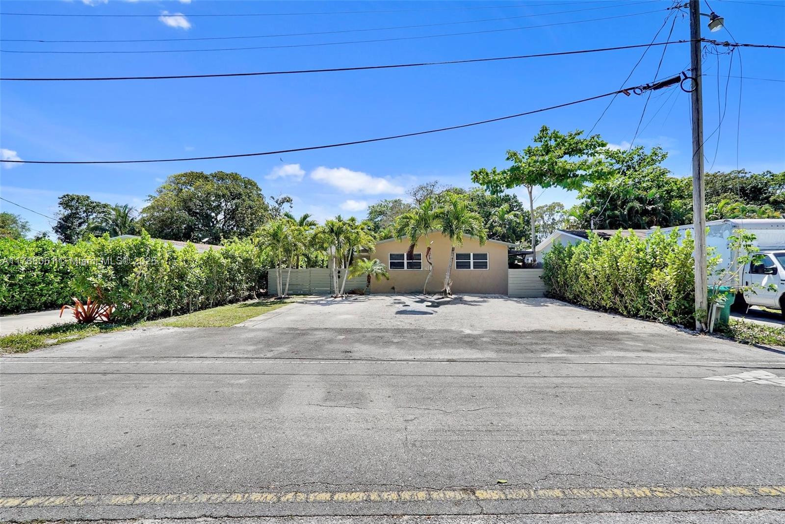 2470-2472 NE 182nd Ter,North Miami Beach, FL 33160