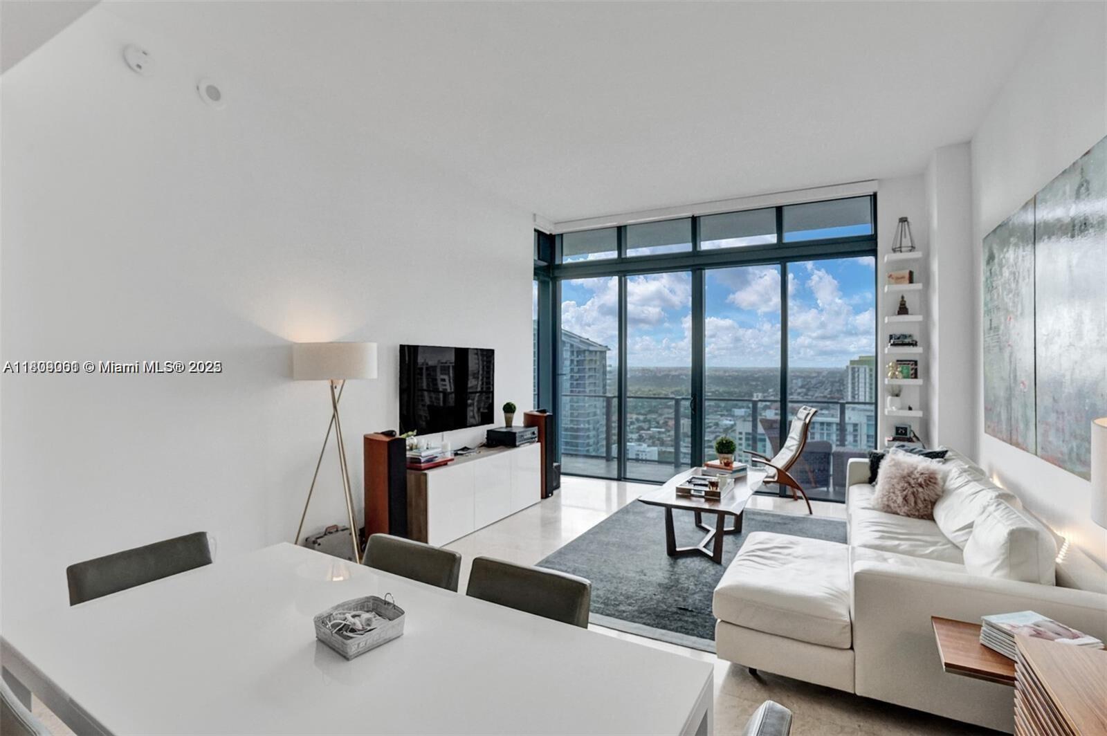 68 SE 6th St #4010,Miami, FL 33131