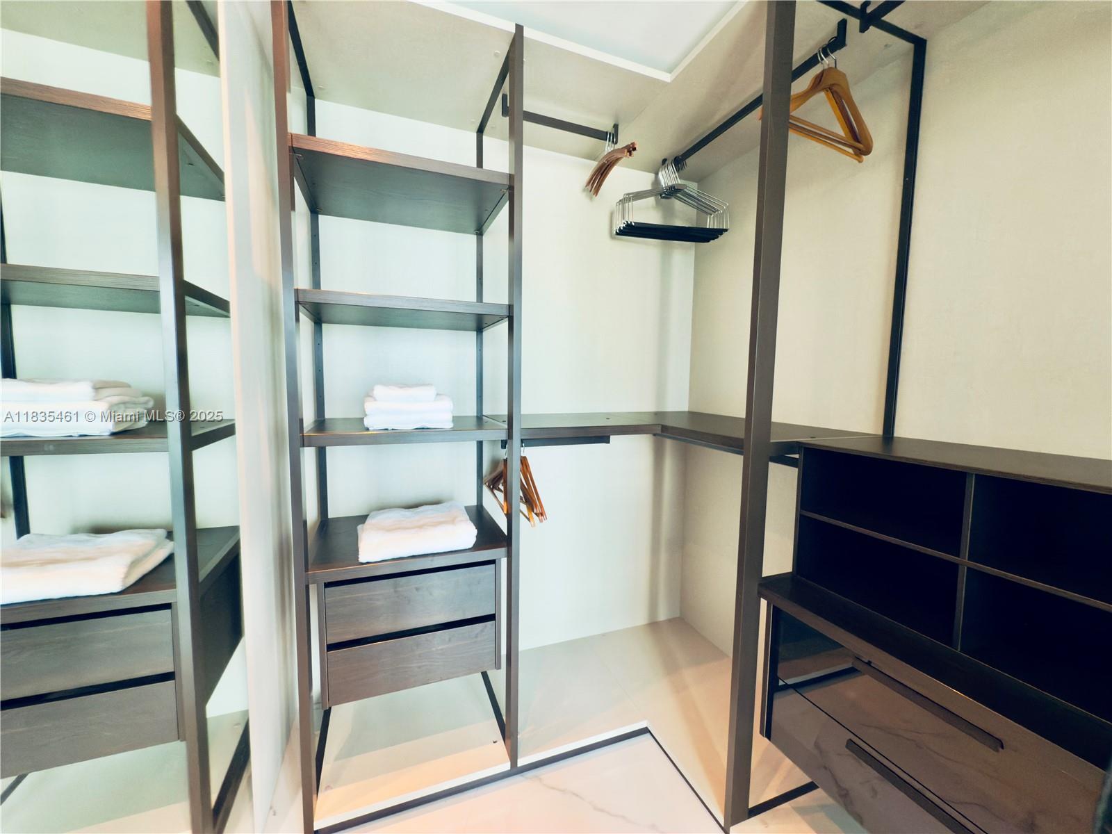 1000 S Pointe Dr #1706 Miami Beach, FL 33139