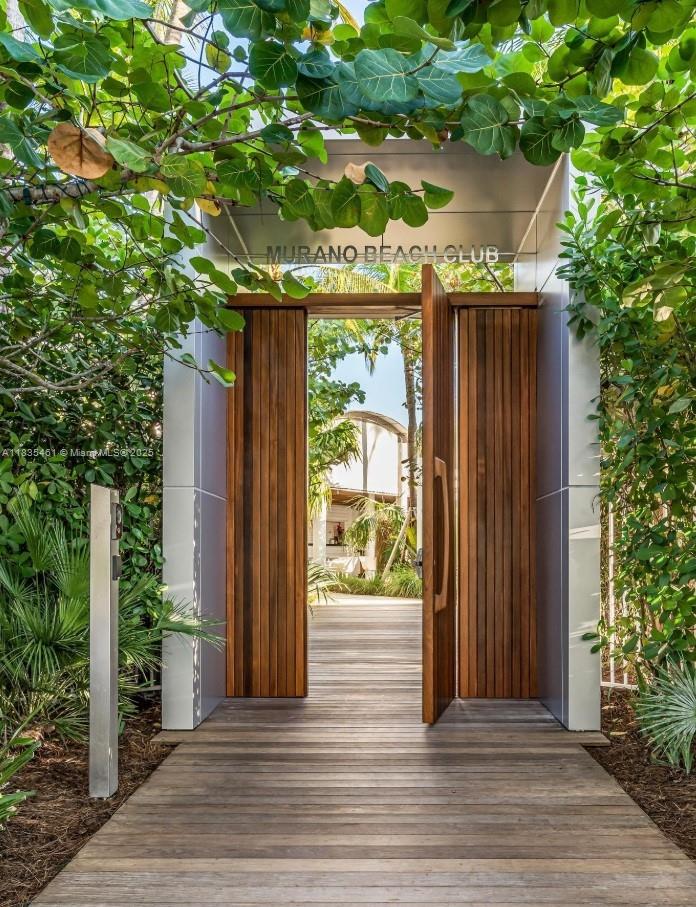 1000 S Pointe Dr #1706 Miami Beach, FL 33139