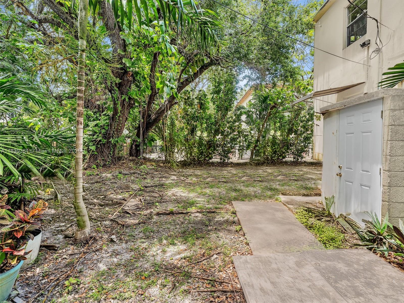 3210 E Elizabeth St Miami, FL 33133 3210 E Elizabeth St Miami, FL 33133