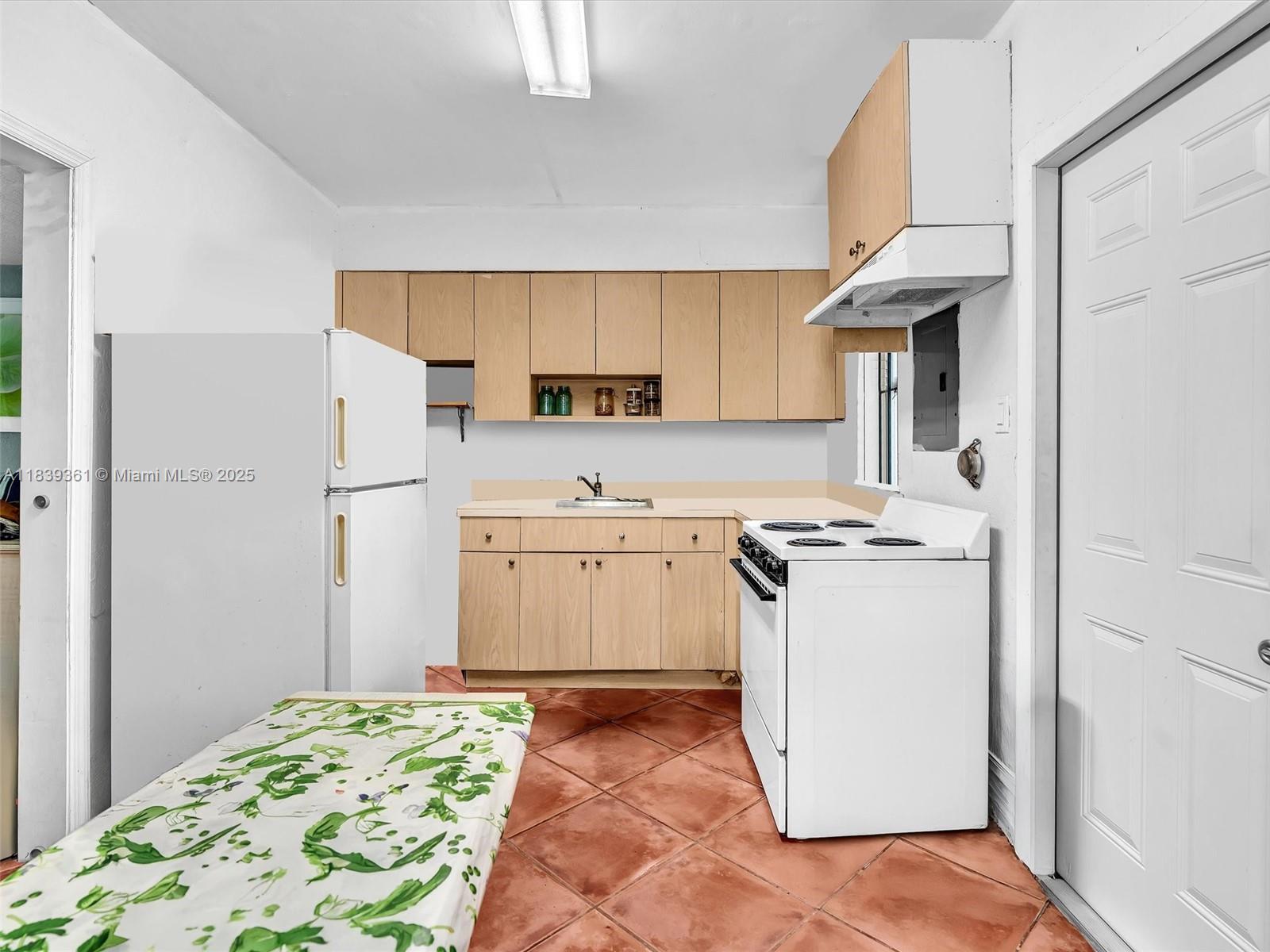 3210 E Elizabeth St Miami, FL 33133 3210 E Elizabeth St Miami, FL 33133