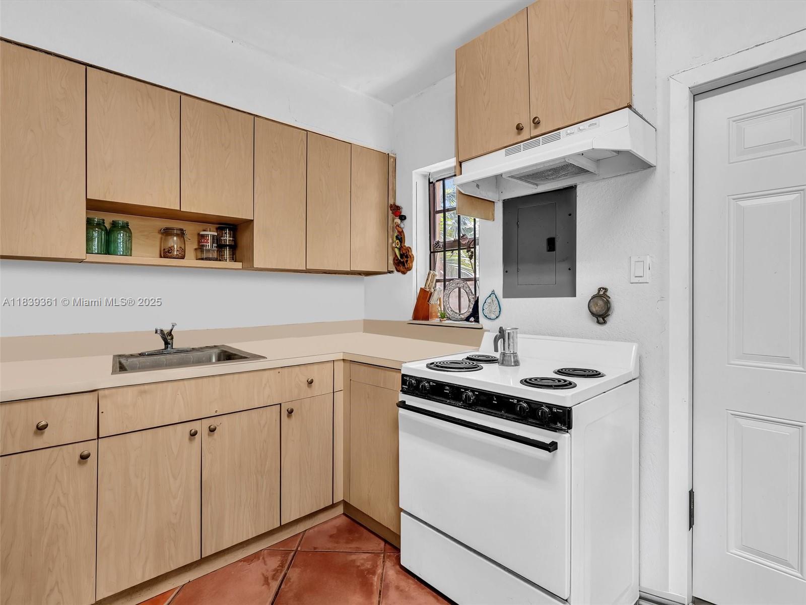 3210 E Elizabeth St Miami, FL 33133 3210 E Elizabeth St Miami, FL 33133