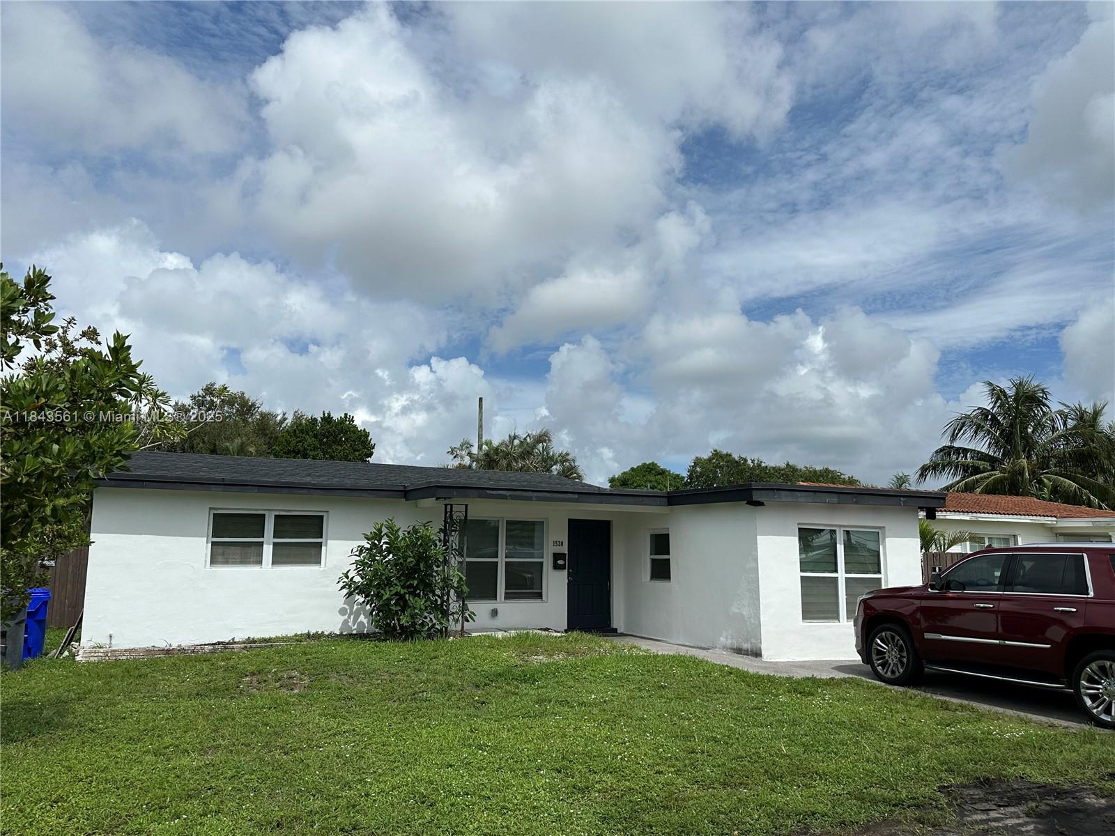 1530 N 56th Ave