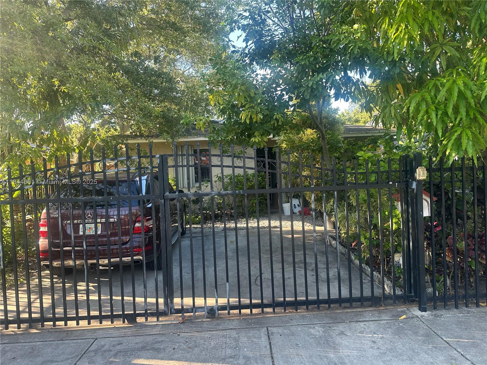 1845 NW 44th St,Miami, FL 33142