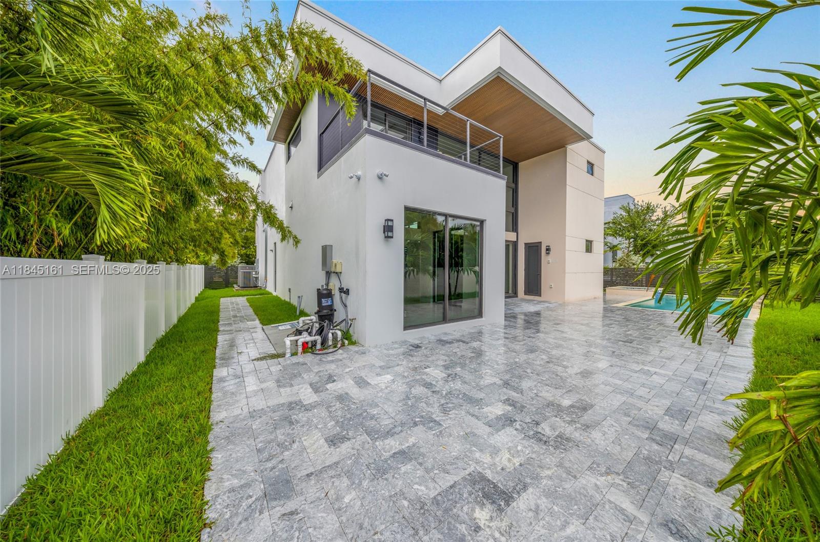 750 NE 16th Ave Fort Lauderdale, FL 33304