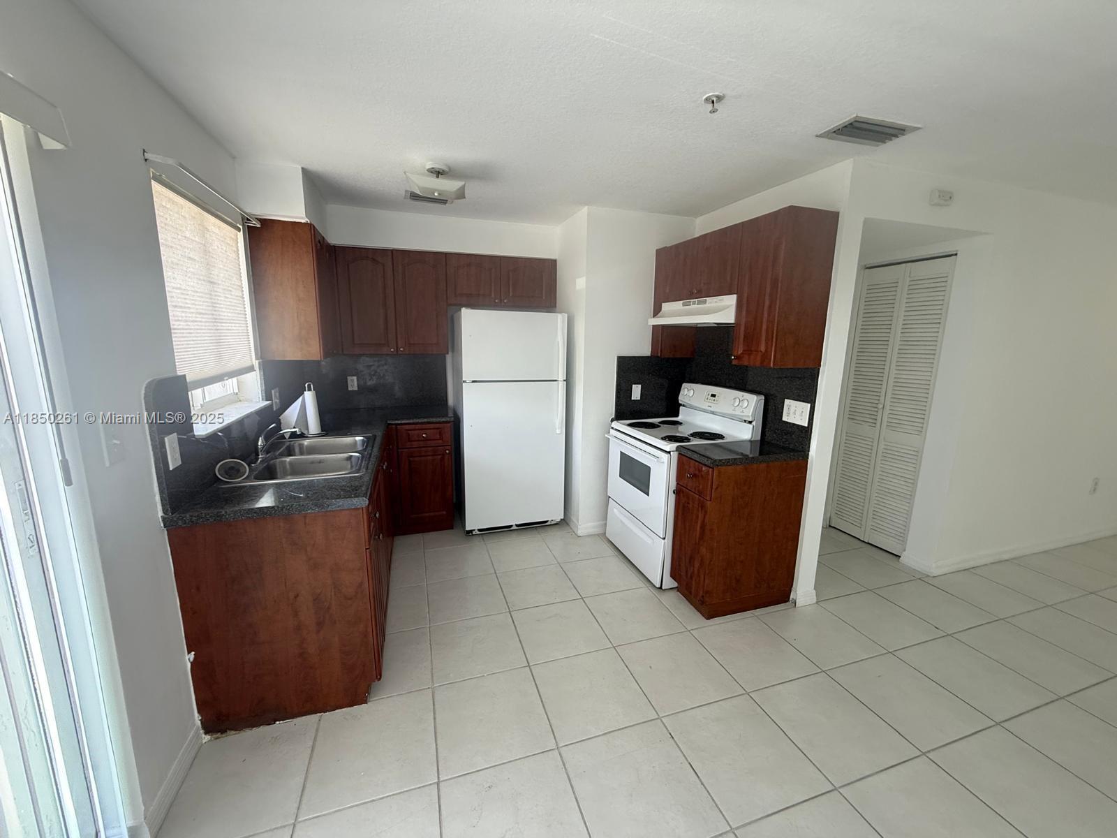 1453 SW 3rd St #303