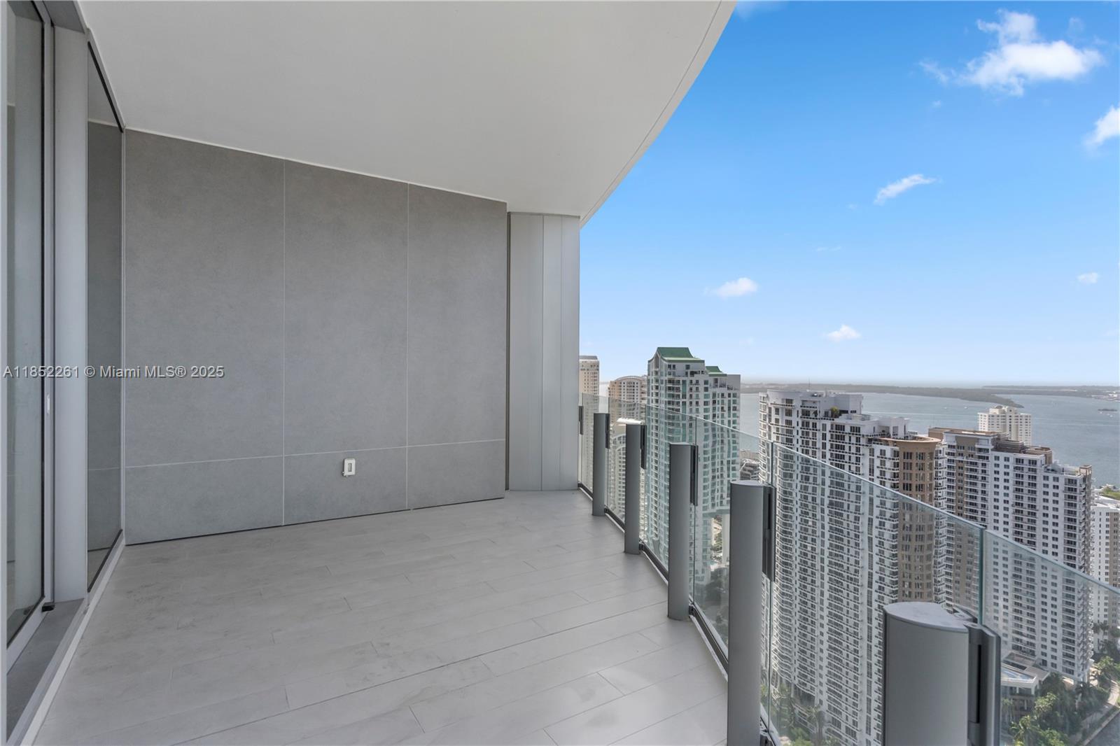 image Aston Martin20