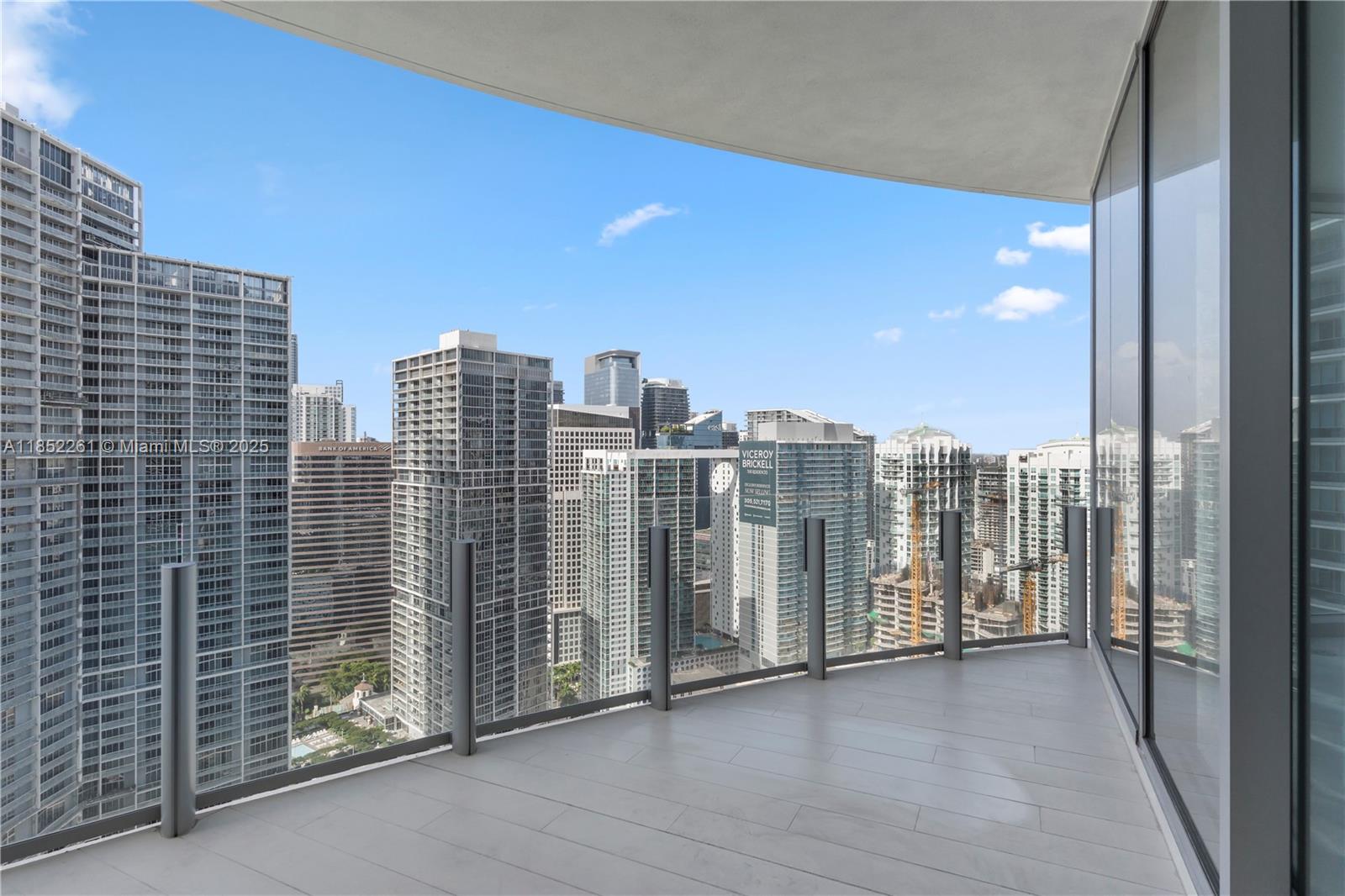 image Aston Martin21