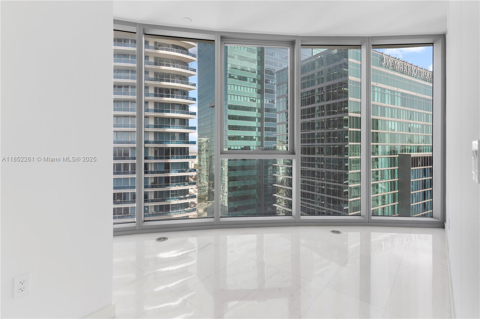 image Aston Martin37