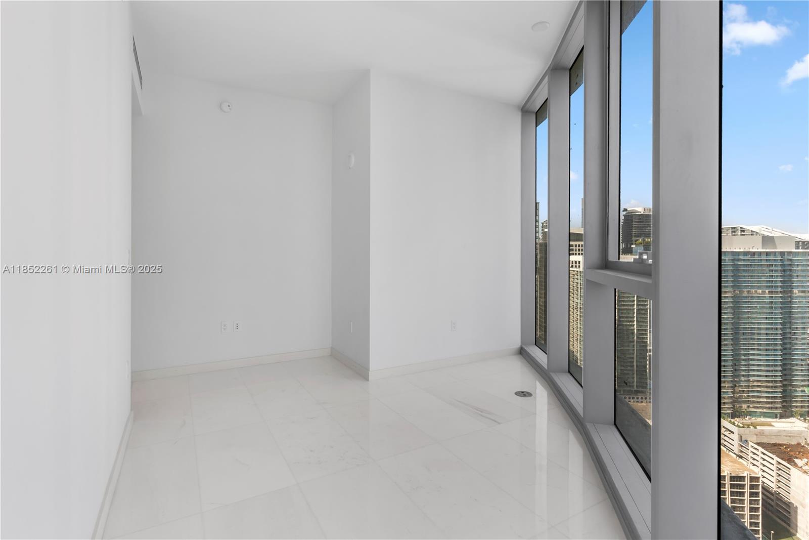 image Aston Martin38