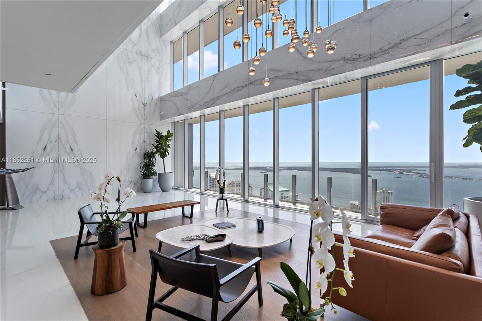 image Aston Martin51