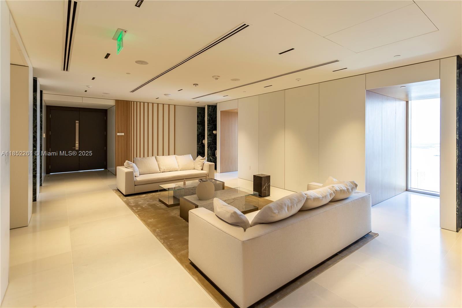 image Aston Martin55