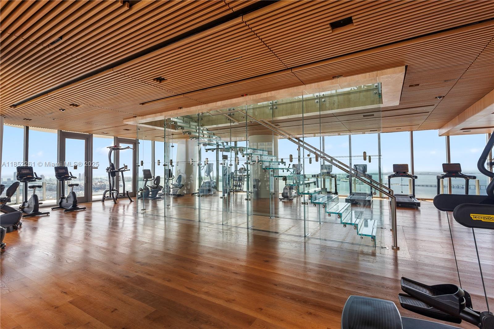 image Aston Martin65