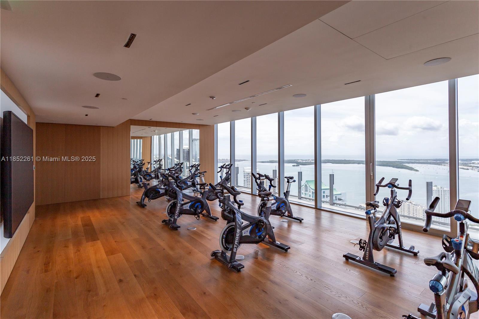 image Aston Martin68