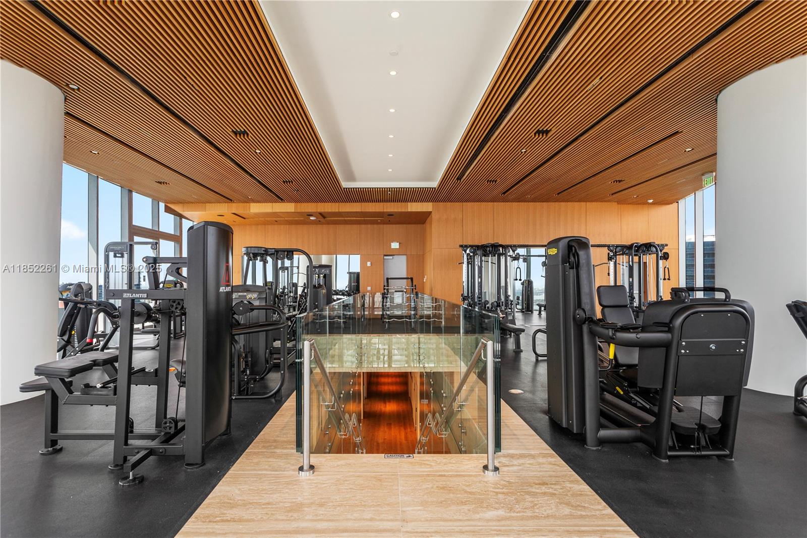 image Aston Martin69