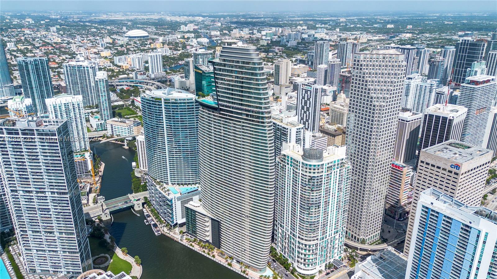 image Aston Martin83