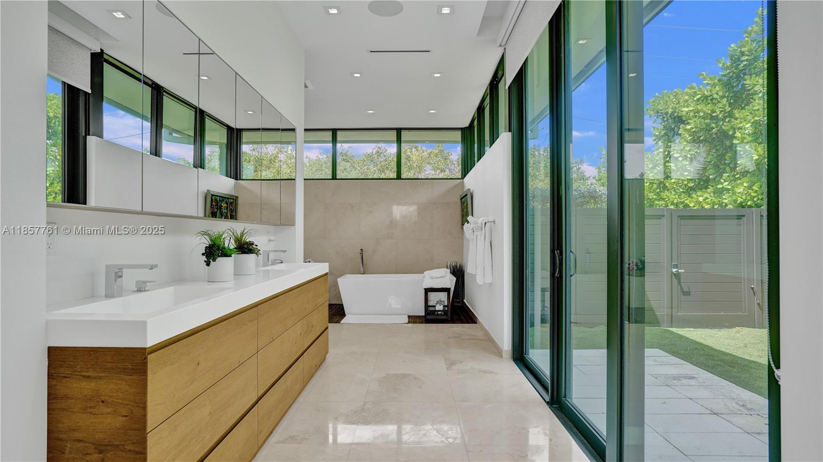 1651 Diplomat Pkwy Hallandale Beach, FL 33009