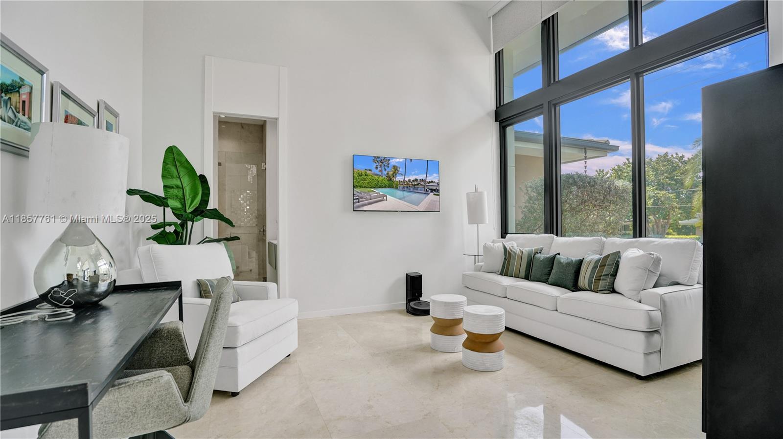 1651 Diplomat Pkwy Hallandale Beach, FL 33009