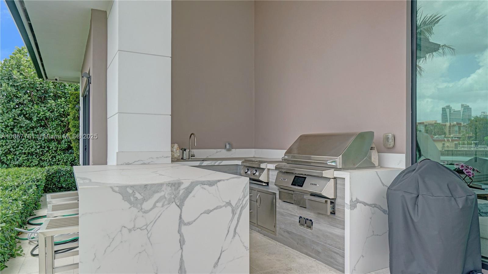 1651 Diplomat Pkwy Hallandale Beach, FL 33009