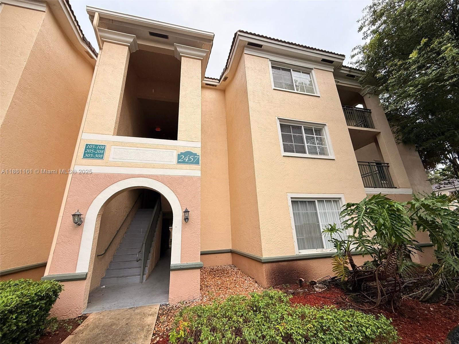 2457 Centergate Dr #207