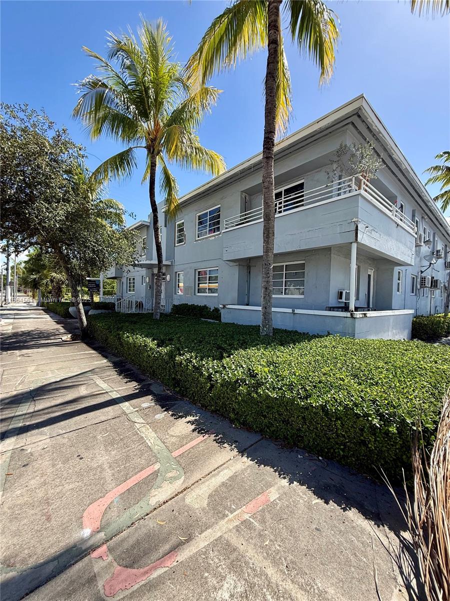 5305 Biscayne Blvd #208