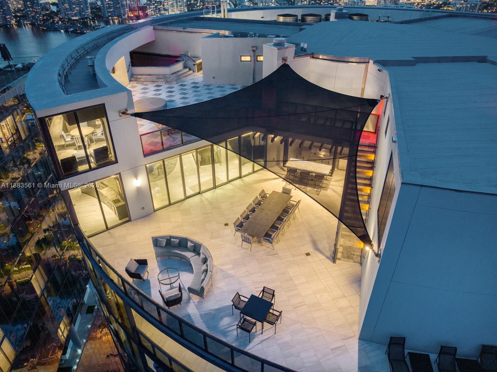 image Porsche Design Tower0