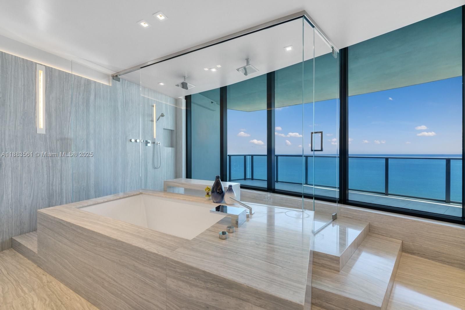image Porsche Design Tower12