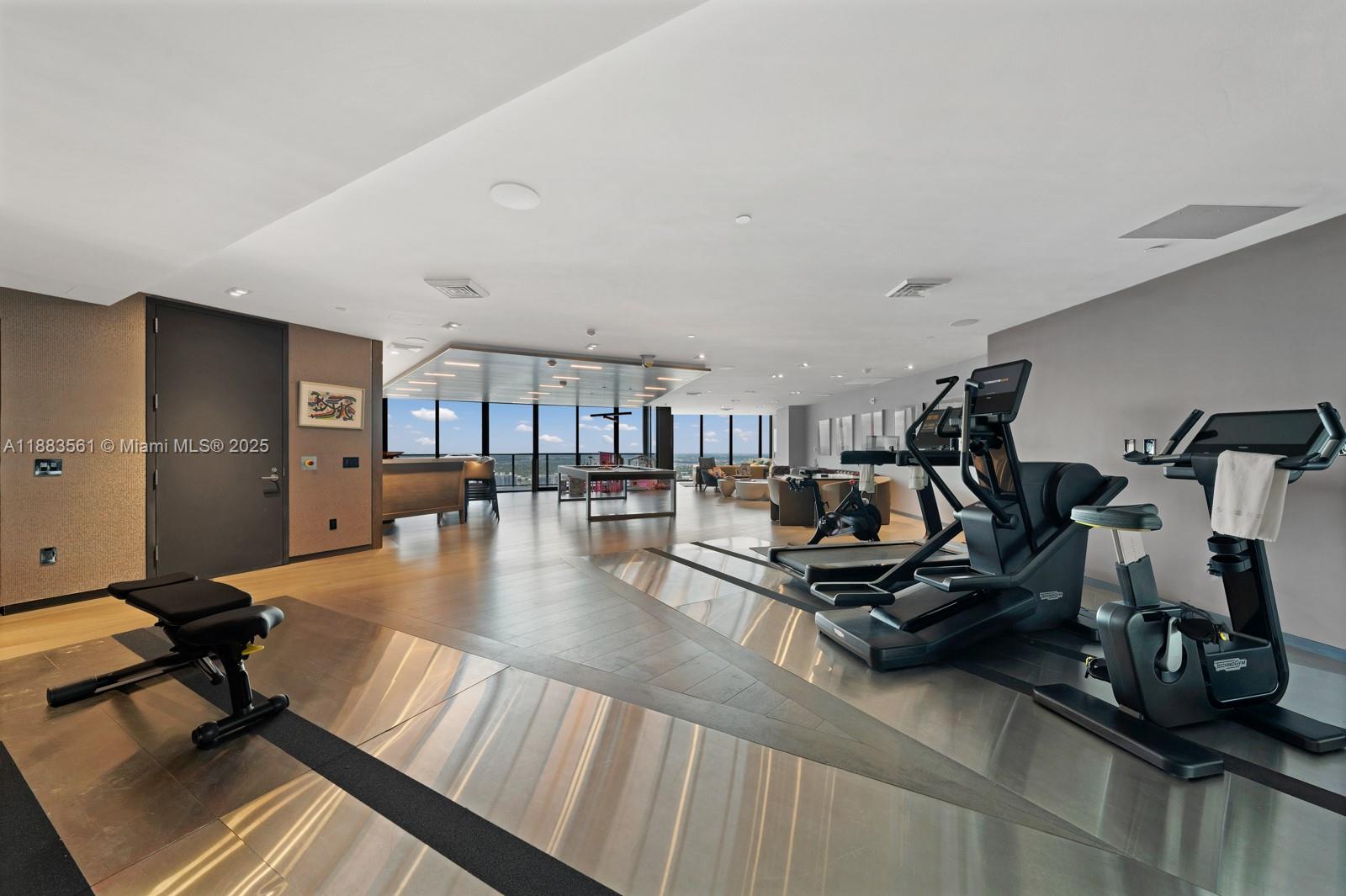 image Porsche Design Tower17