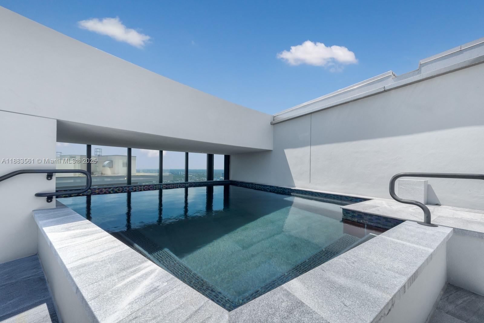 image Porsche Design Tower27